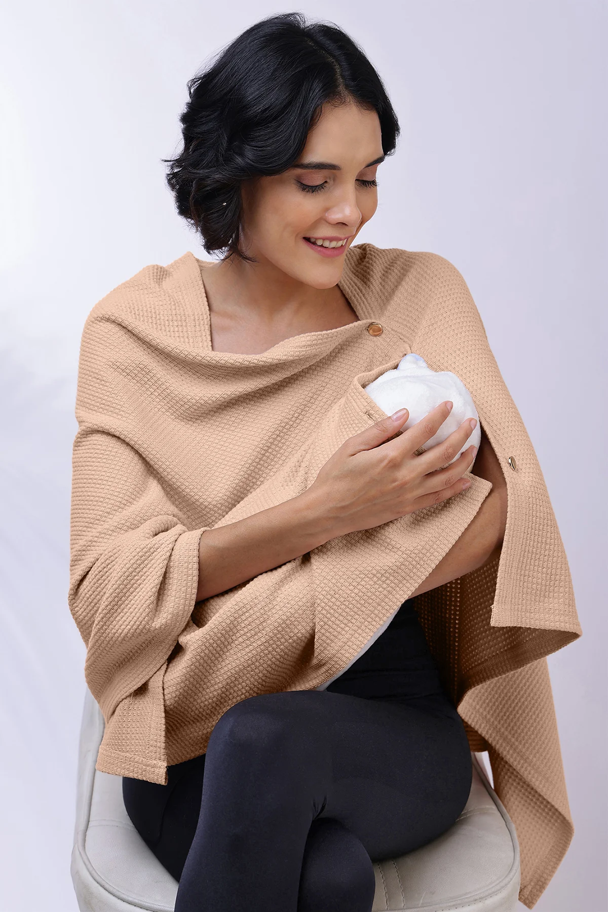 Amara Nursing Cover - Champagne - Image 12
