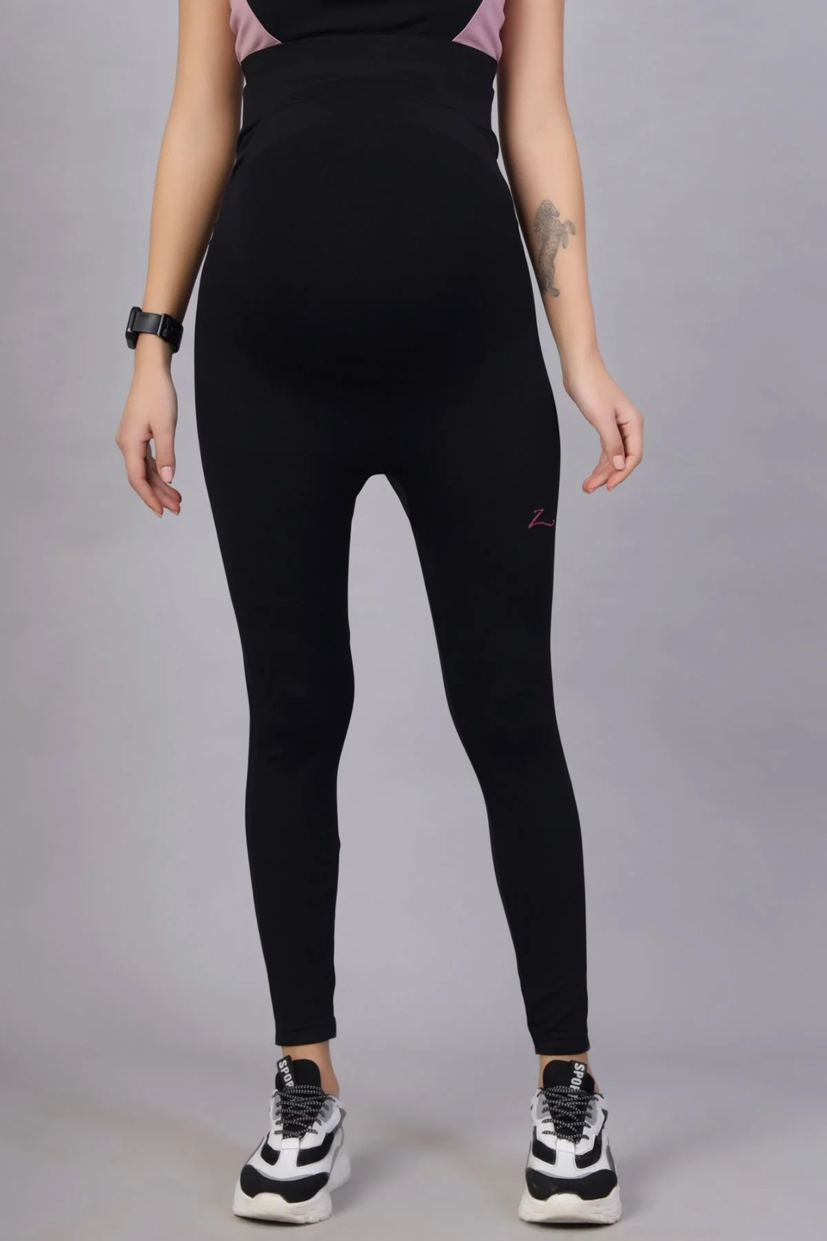 Seamless Adaptable Bump Support Black Maternity Leggings - Image 7