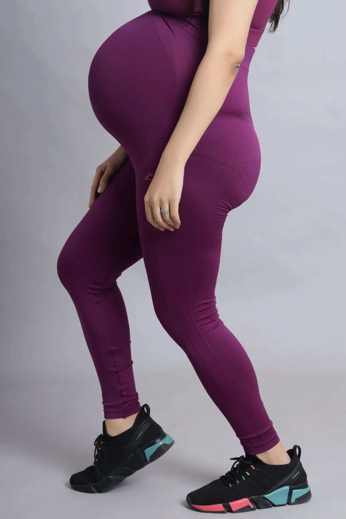 Seamless Adaptable Bump Support Wine Maternity Leggings - Image 11