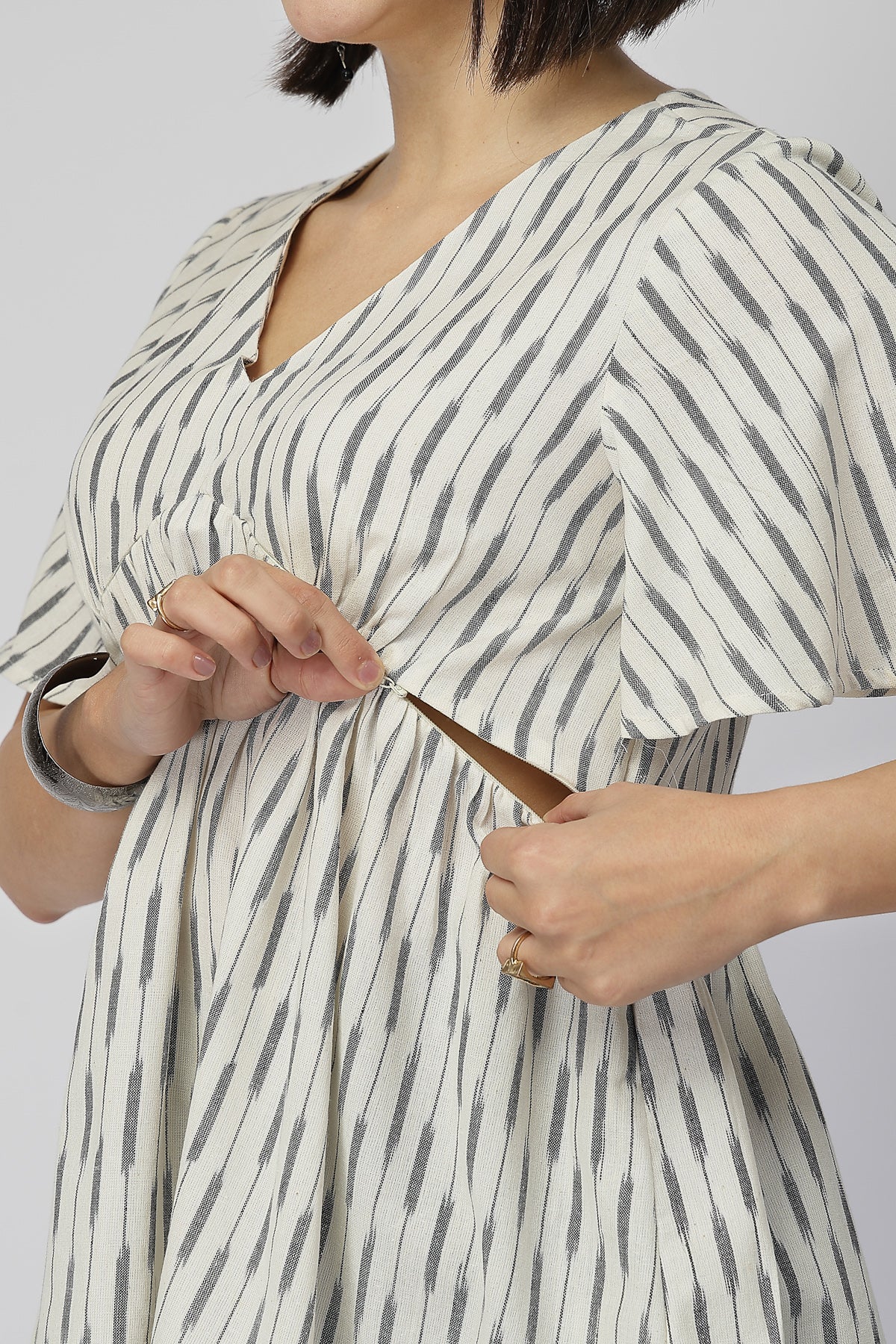 Fine Ikat Maternity Gathered Top with Zip - Off White - Image 2
