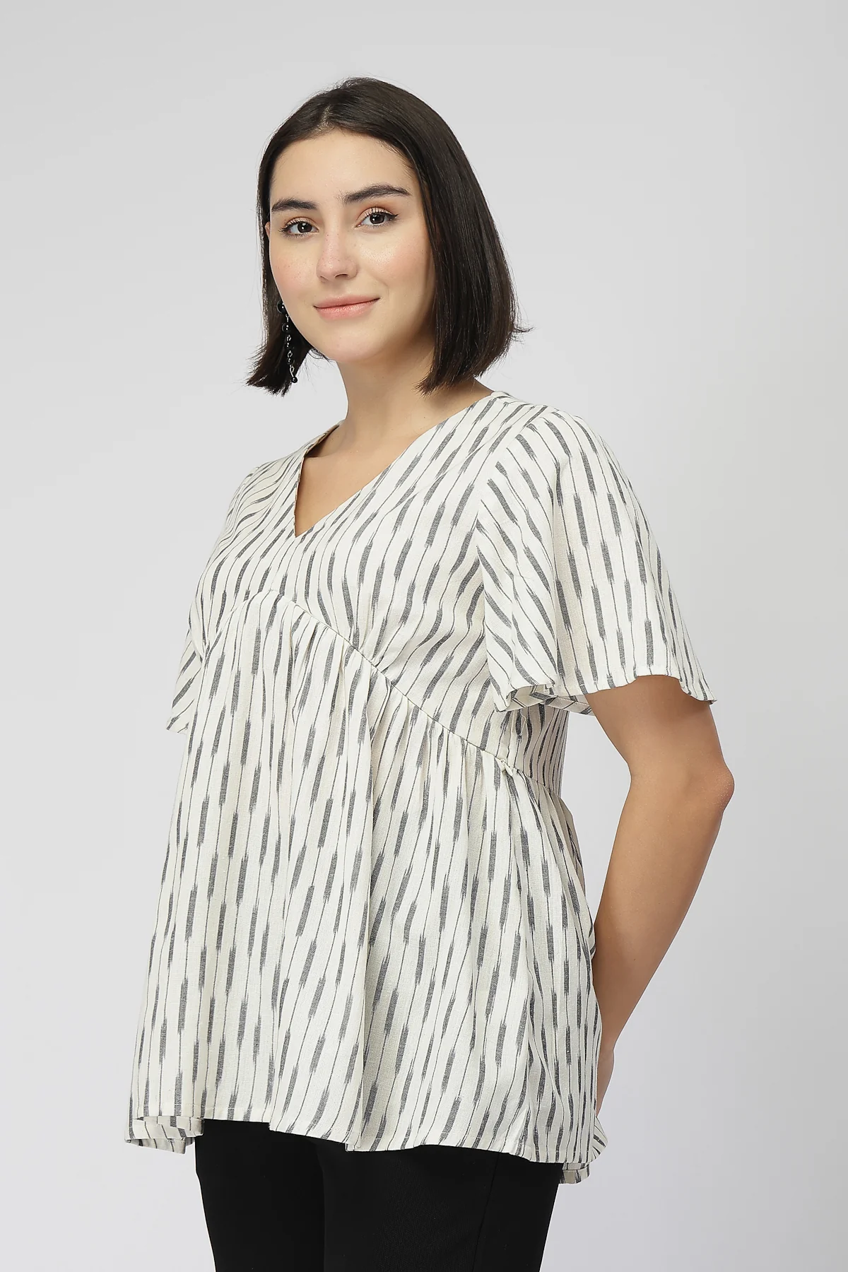 Fine Ikat Maternity Gathered Top with Zip - Off White - Image 4