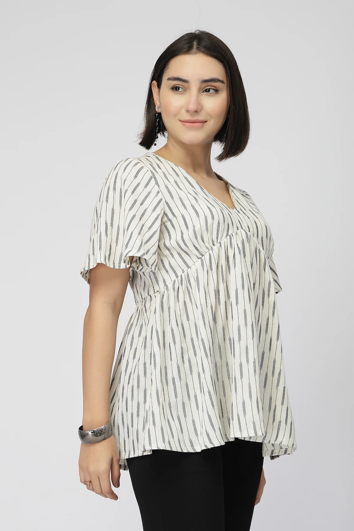 Fine Ikat Maternity Gathered Top with Zip - Off White - Image 5