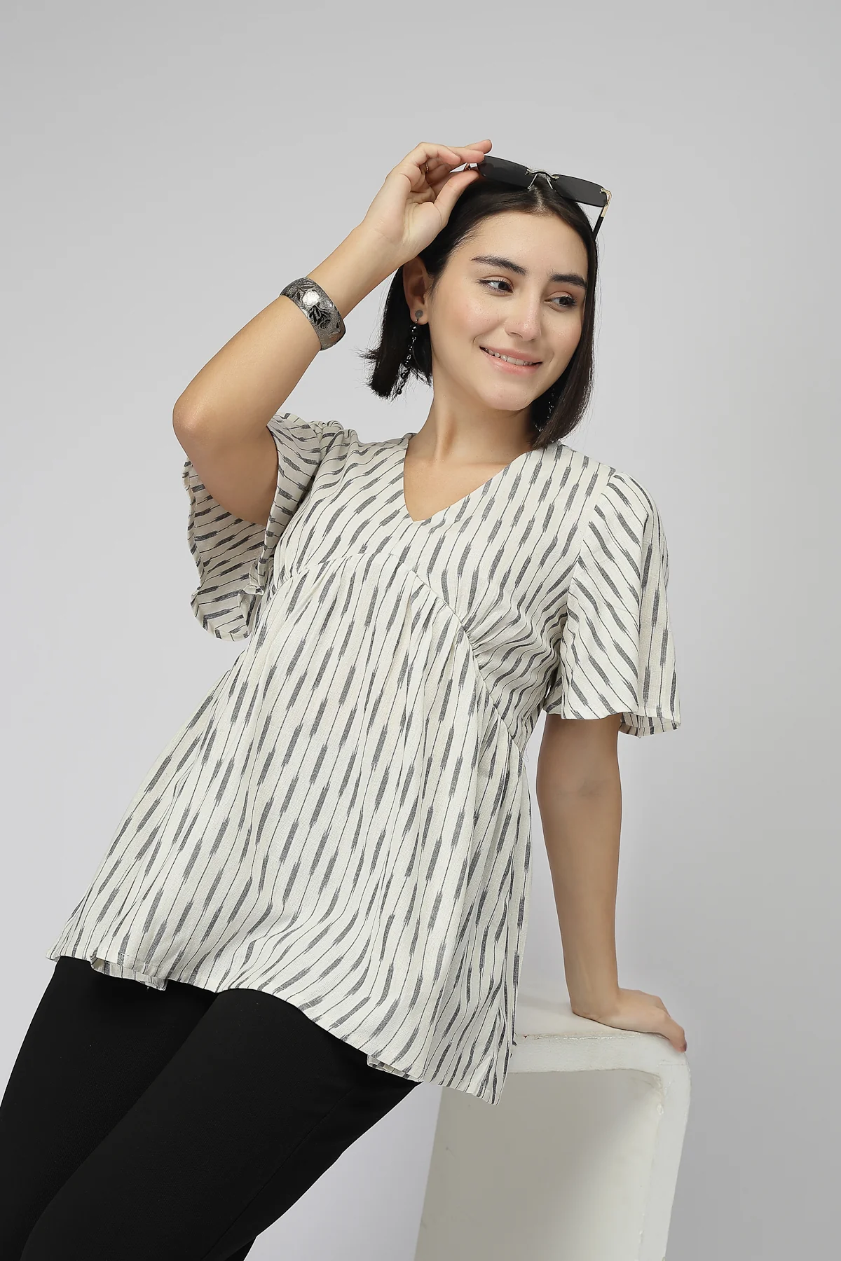 Fine Ikat Maternity Gathered Top with Zip - Off White - Image 8