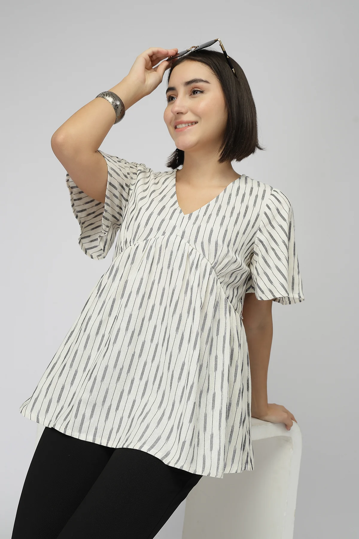Fine Ikat Maternity Gathered Top with Zip - Off White - Image 9